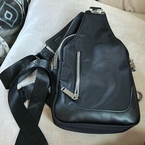 Barnoroo black crossbody bag